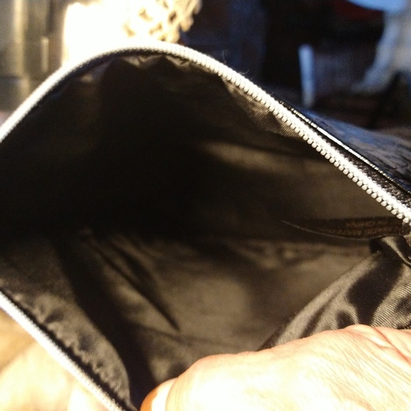 Nwot. Kenneth Cole reaction clutch/crossbody bag - Picture 7 of 7